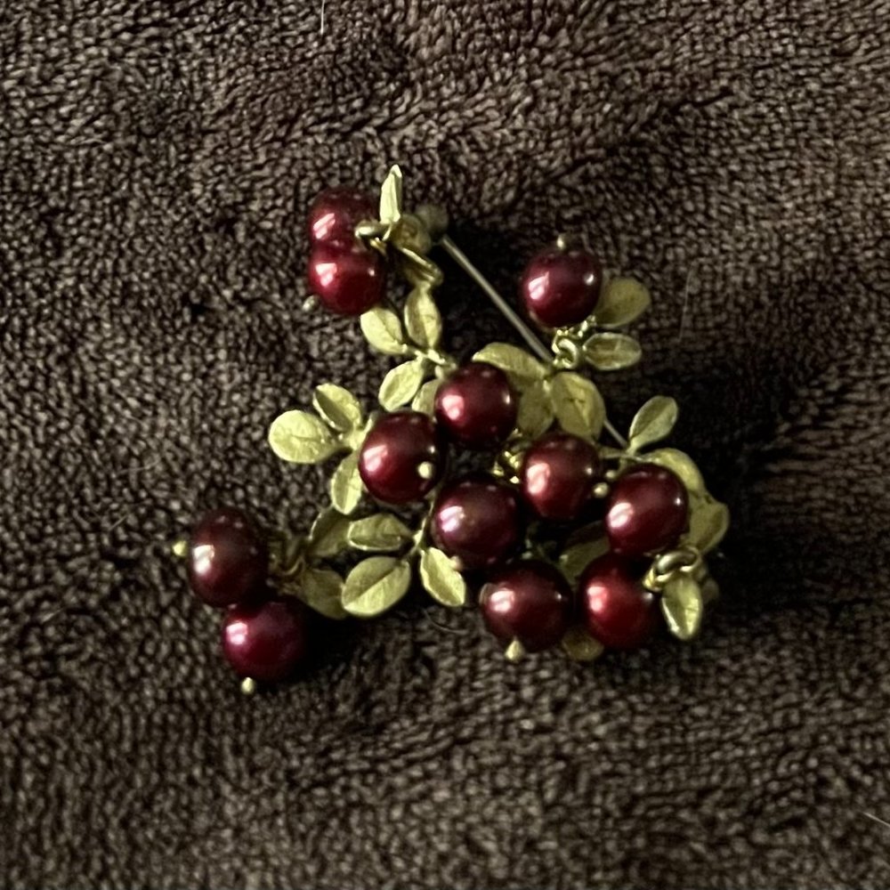Handpainted Cranberry (freshwater tinted pearls) pin/brooch set in bronze- new